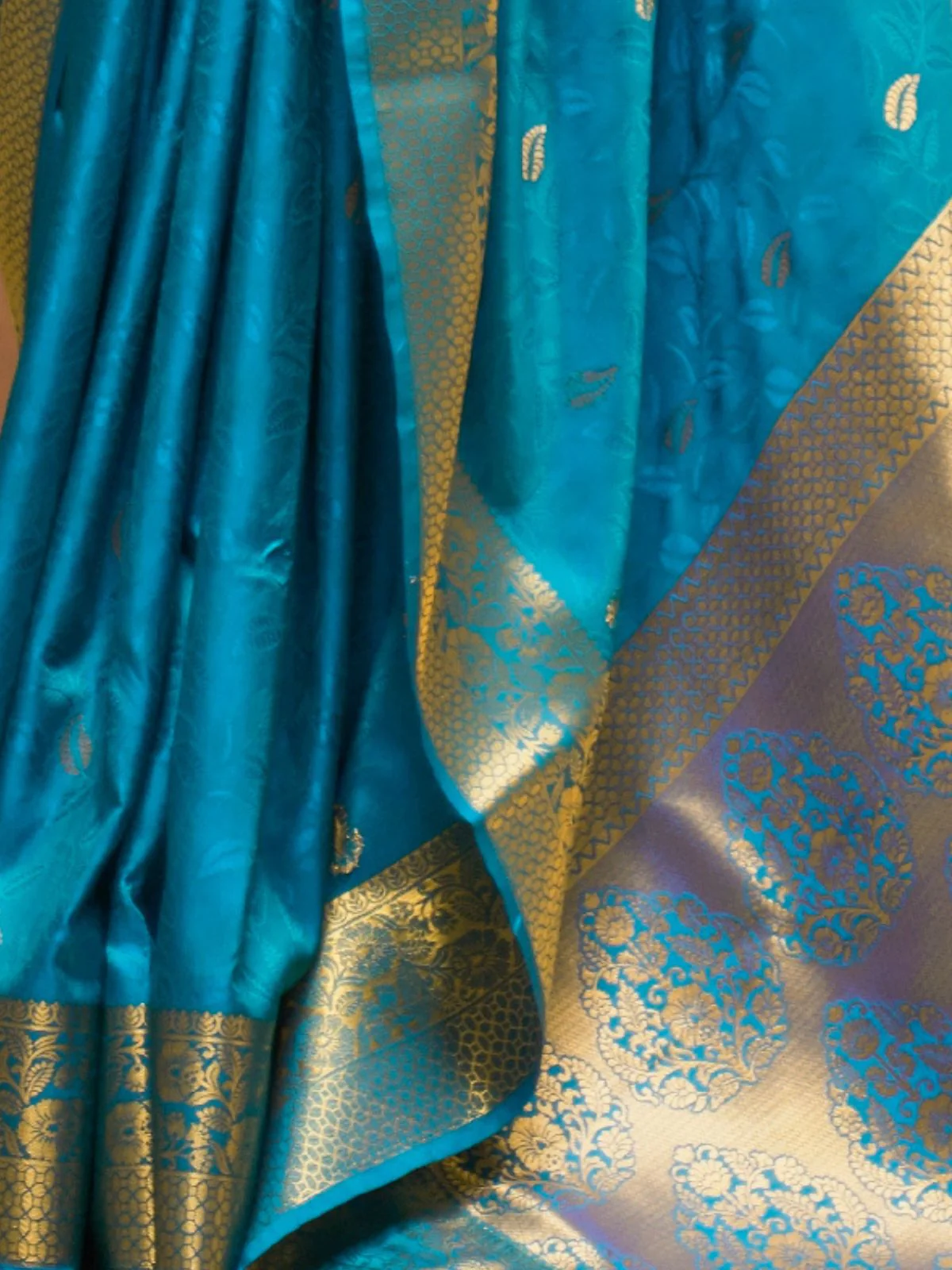 Odette Blue Woven Design Silk Blend Saree With Unstitched Blouse For Women - Image 3