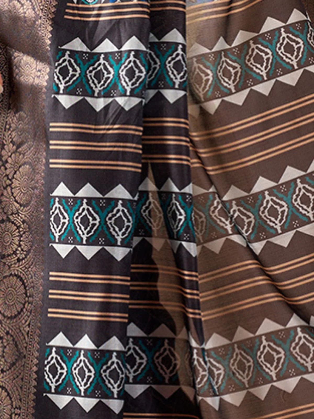 Odette Black And Black Silk Blend Printed Saree For Women - Image 5