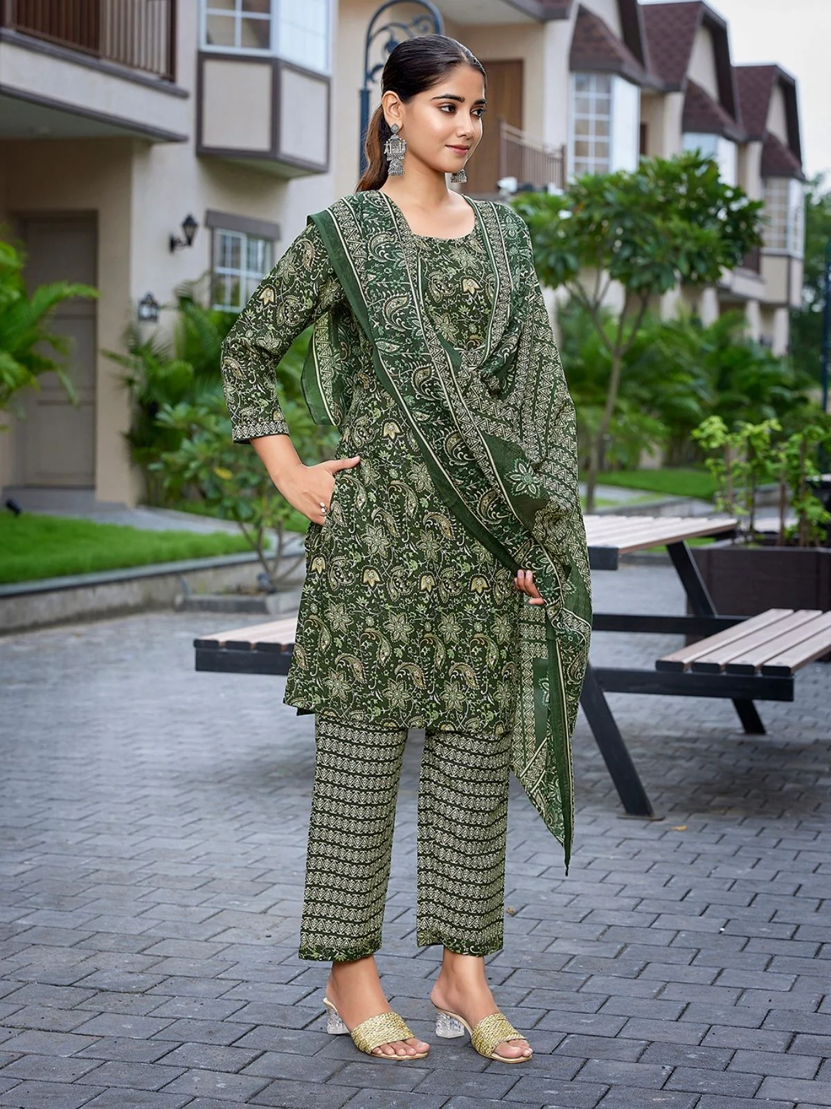 Odette Bottle Green Cotton Blend Printed Stiched Kurta Set For Women - Image 2