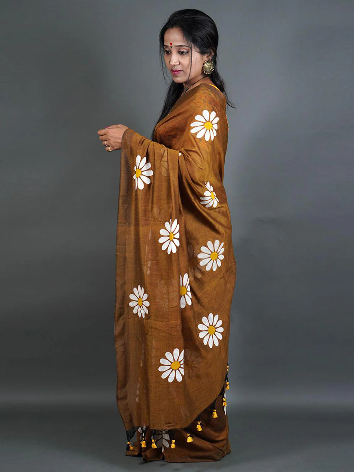 Odette Brown Printed Cotton Saree With Unstitched Blouse For Women - Image 4