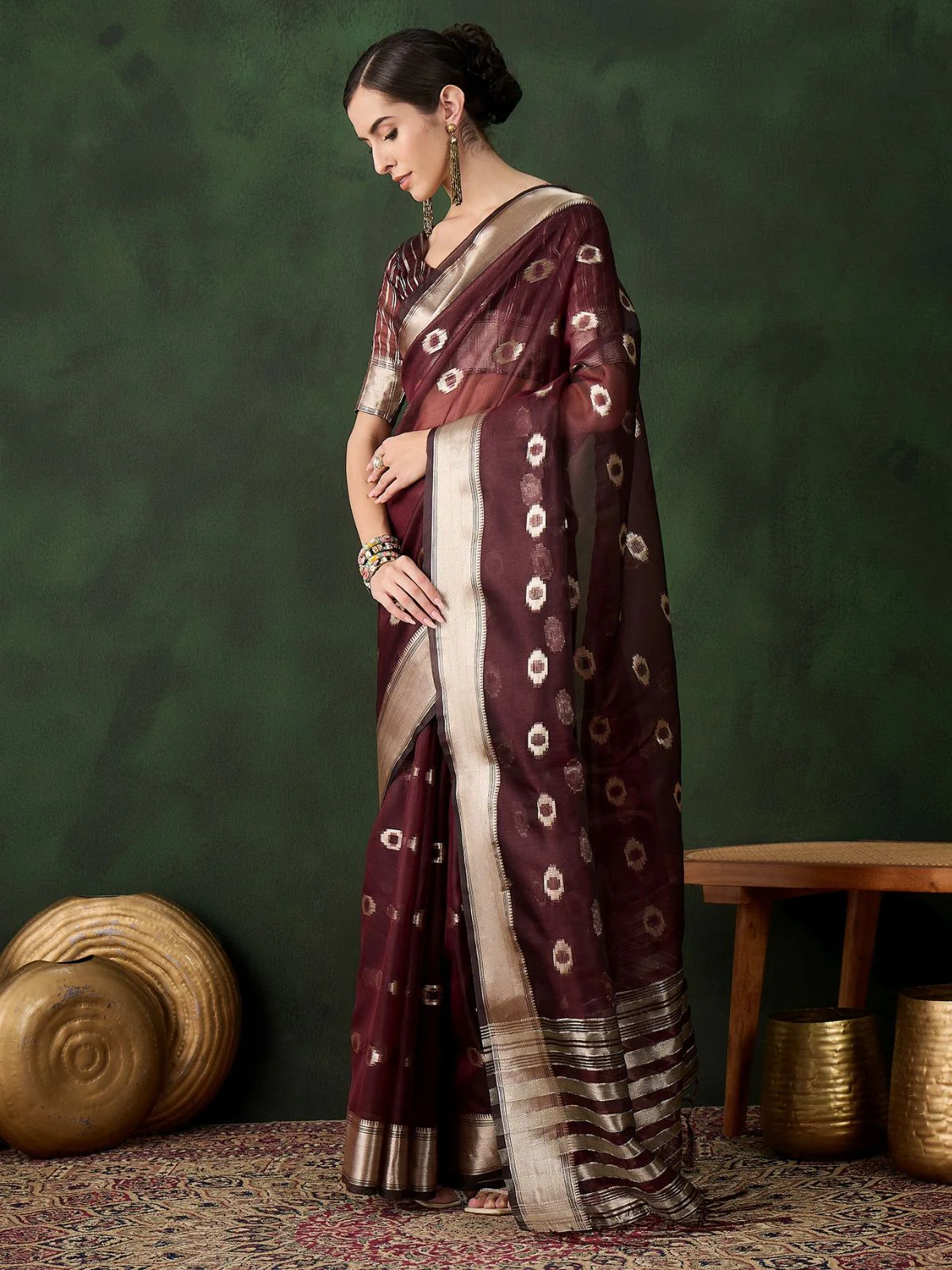 Odette Burgundy Organza Woven Saree With Unstitched Blouse For Women - Image 2
