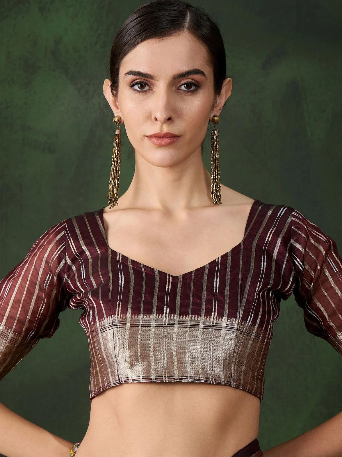 Odette Burgundy Organza Woven Saree With Unstitched Blouse For Women - Image 5