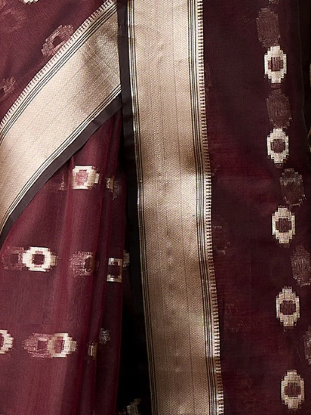 Odette Burgundy Organza Woven Saree With Unstitched Blouse For Women - Image 6