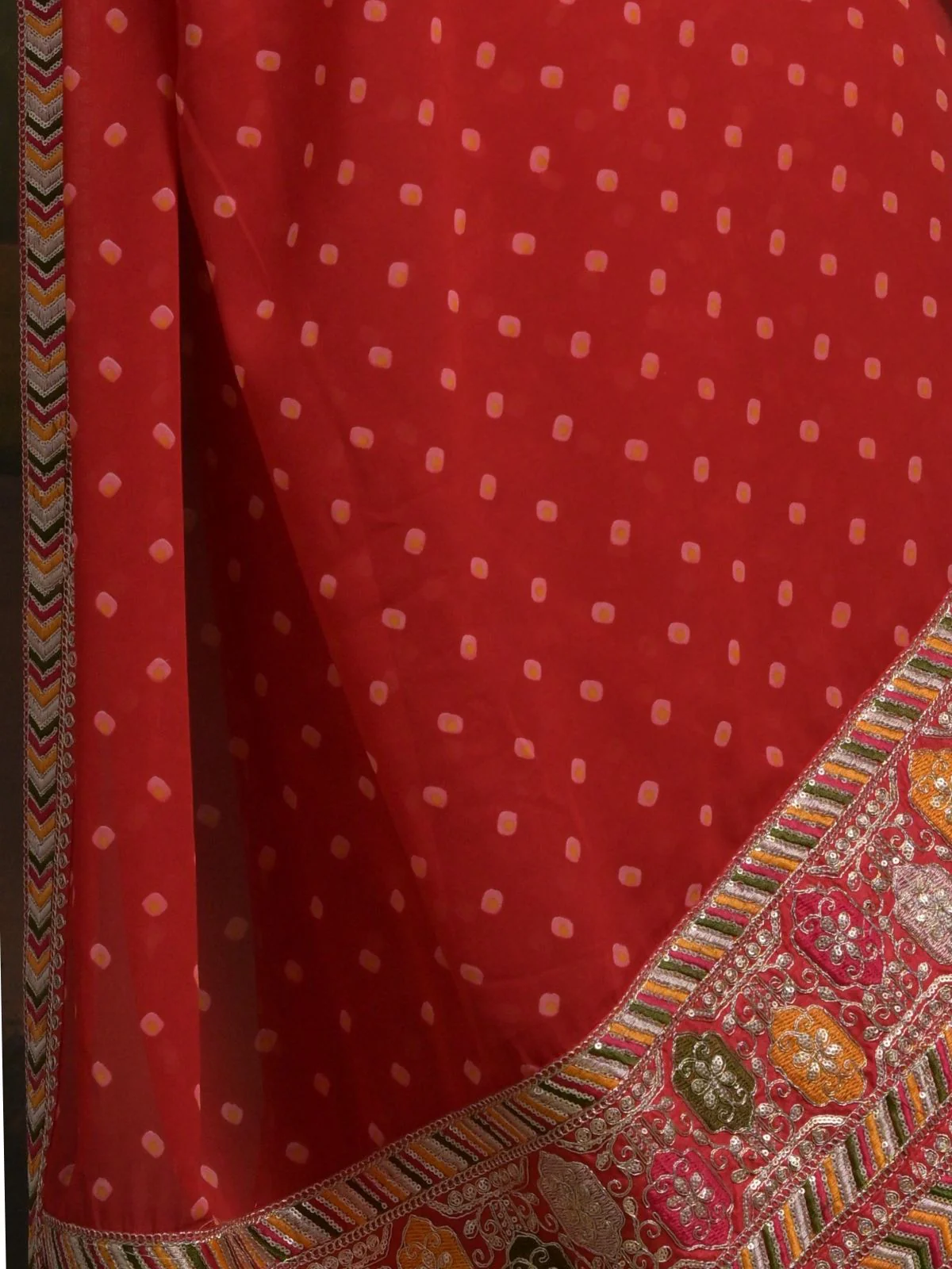 Odette Red Printed Georgette Saree With Unstitched Blouse For Women - Image 8