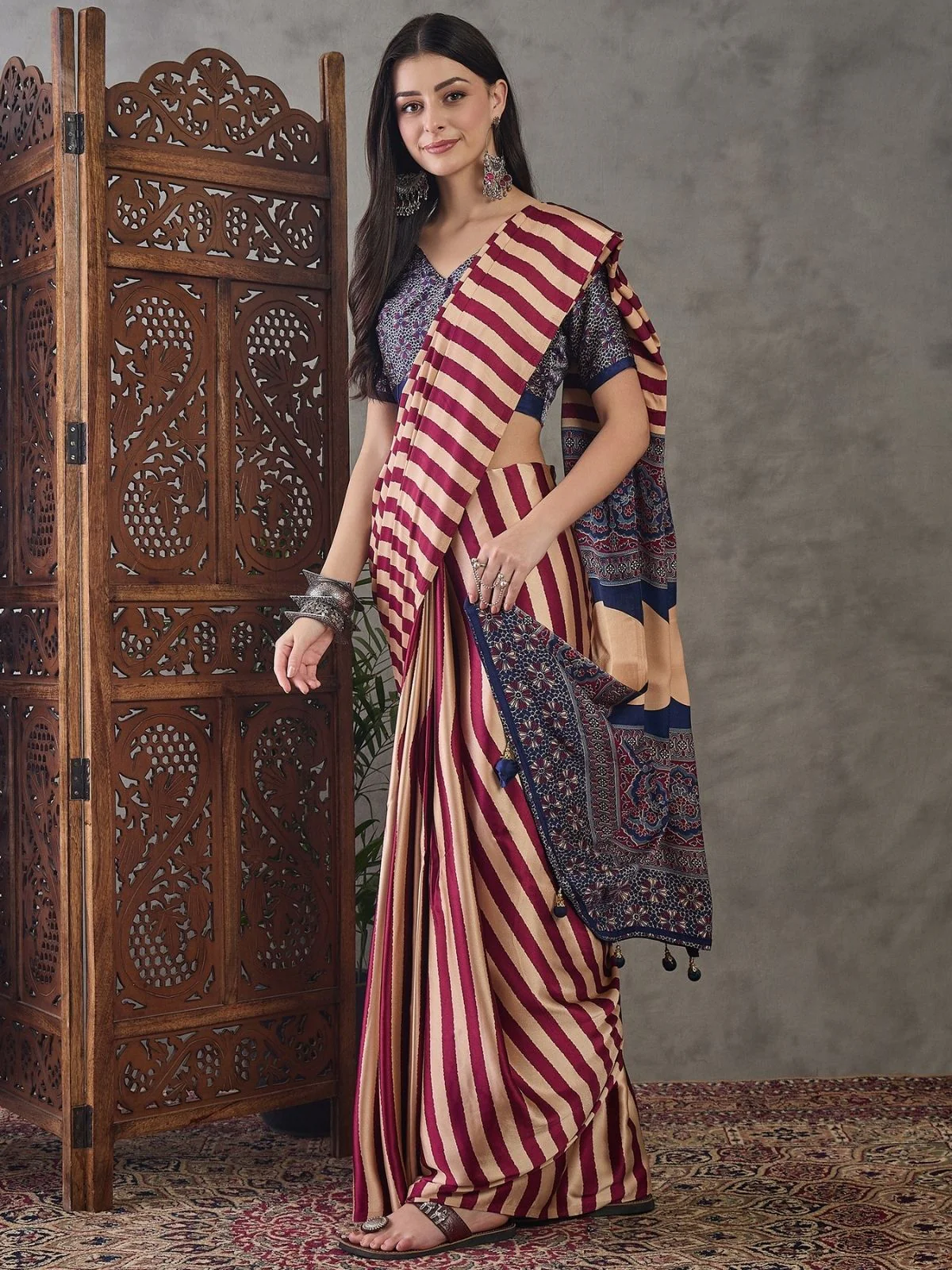 Odette Cream And Maroon Silk Blend Printed Elegant Saree For Women - Image 3