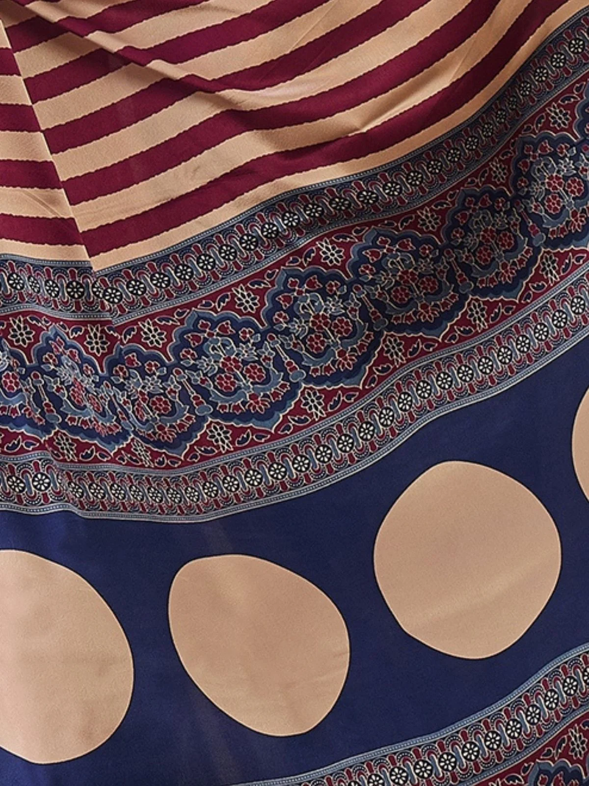 Odette Cream And Maroon Silk Blend Printed Elegant Saree For Women - Image 5
