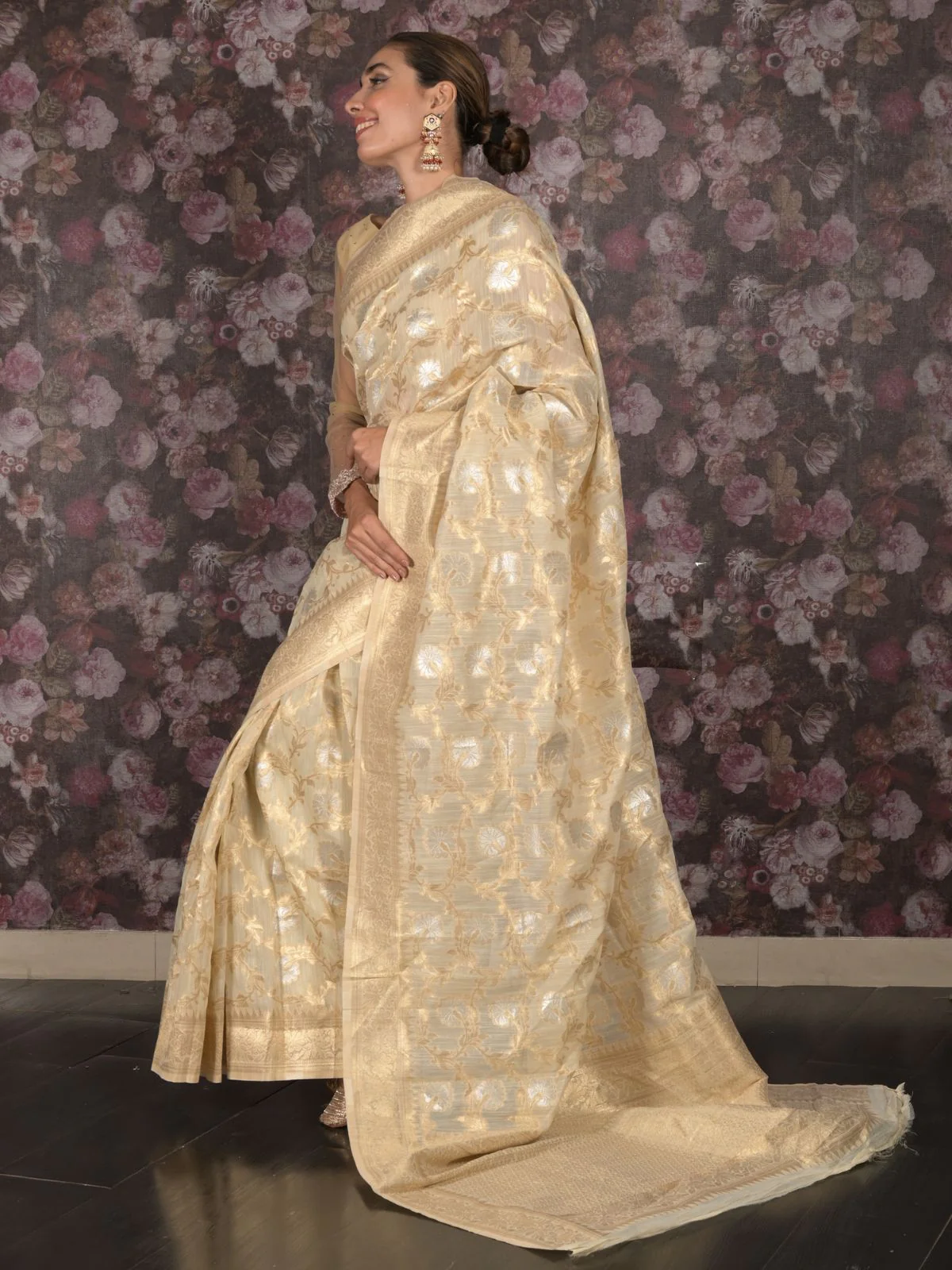 Odette Cream Cotton Blend Woven Saree with Unstitched Blouse for Women - Image 3