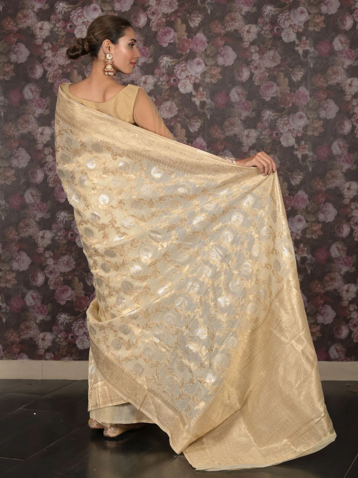 Odette Cream Cotton Blend Woven Saree with Unstitched Blouse for Women - Image 4