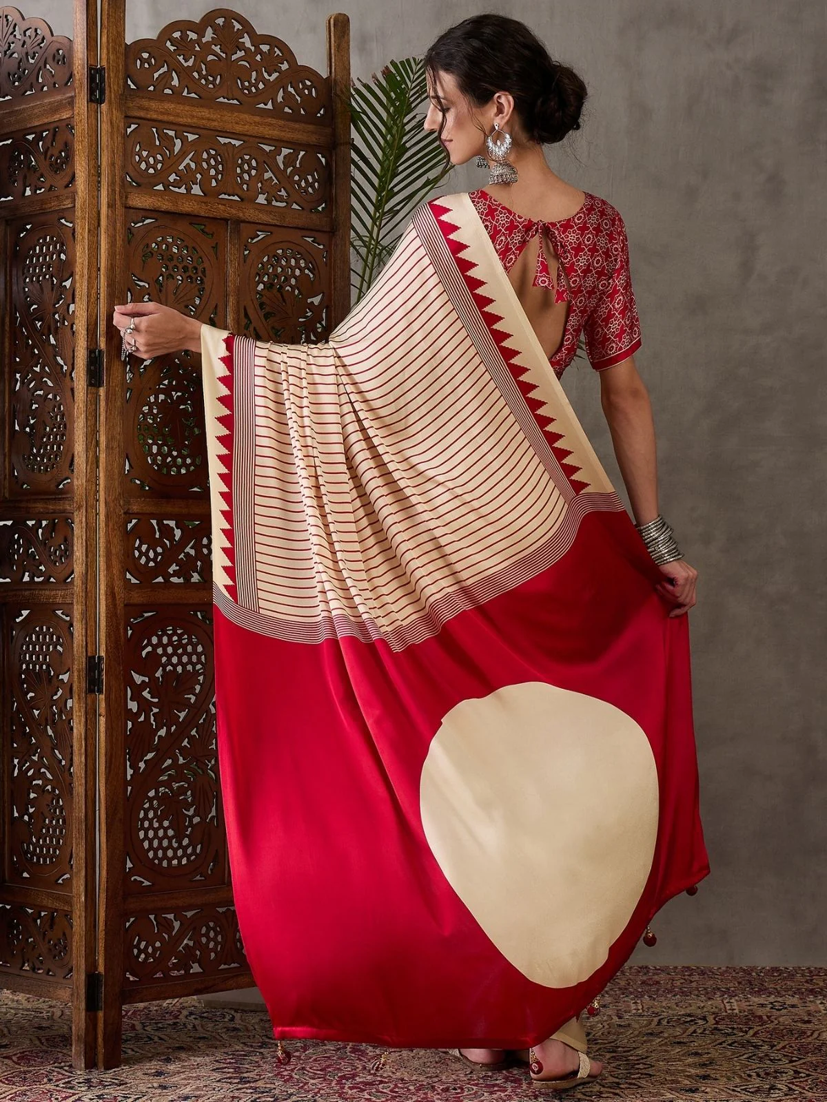 Odette Cream Silk Blend Printed Elegant Saree For Women - Image 2