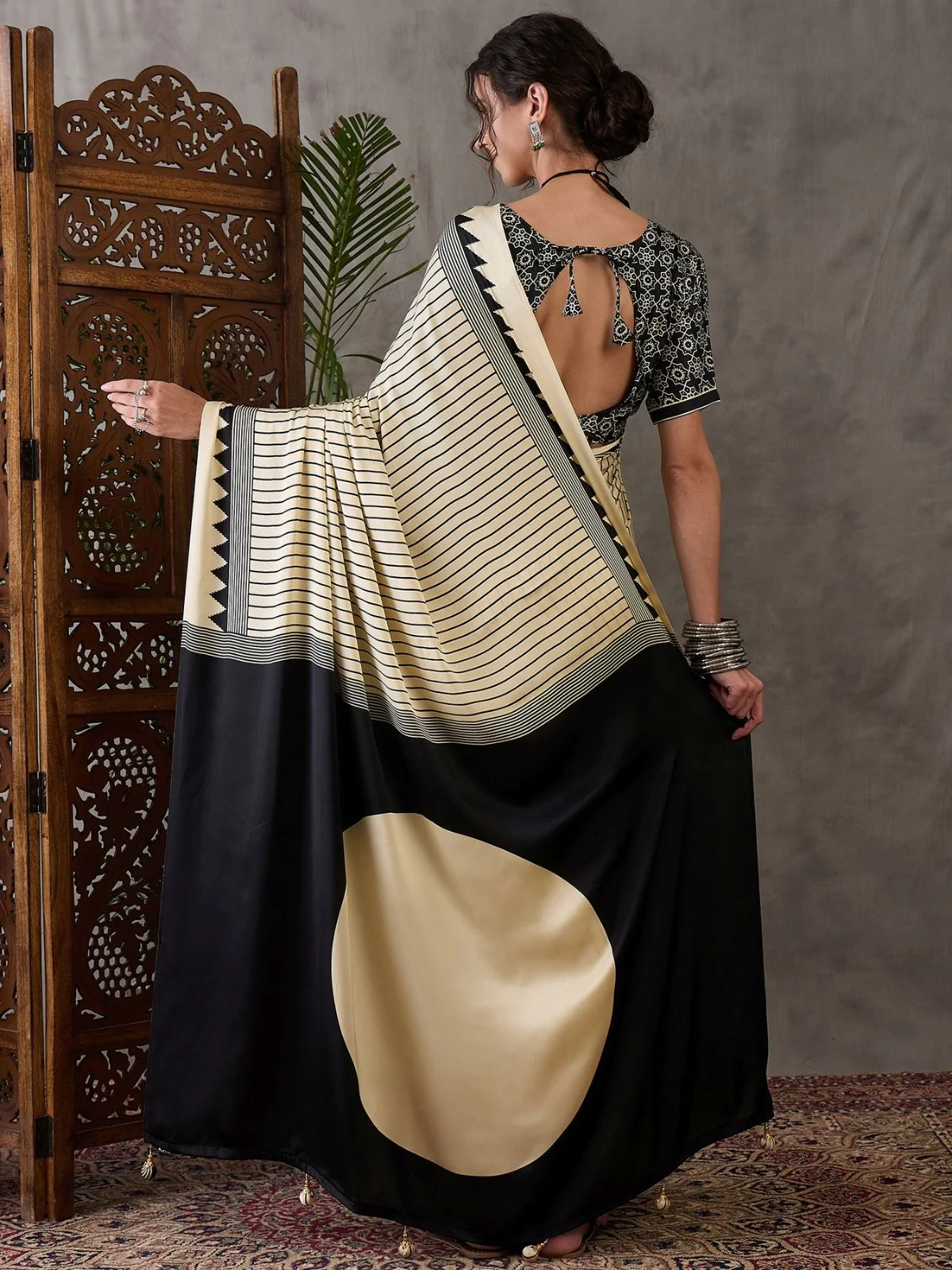 Odette Cream Silk Blend Printed Elegant Saree For Women - Image 2