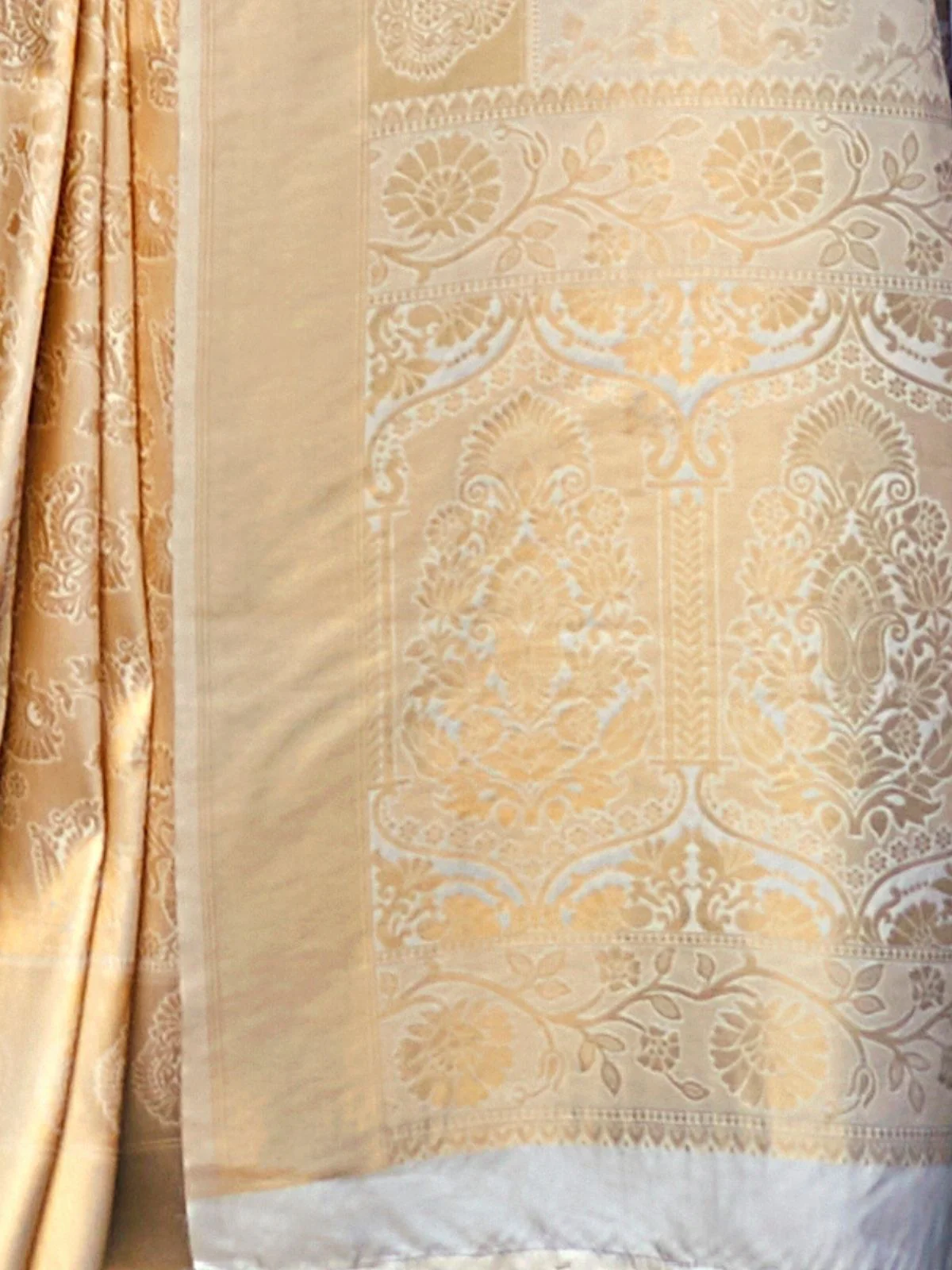 Odette Cream Woven Design Silk Blend Saree With Unstitched Blouse For Women - Image 4