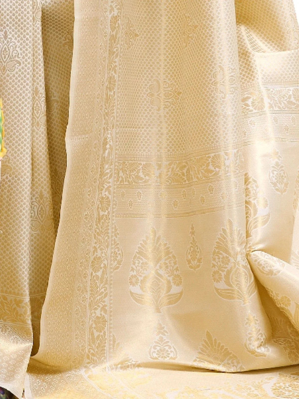 Odette Cream Woven Design Silk Blend Saree With Unstitched Blouse For Women - Image 4