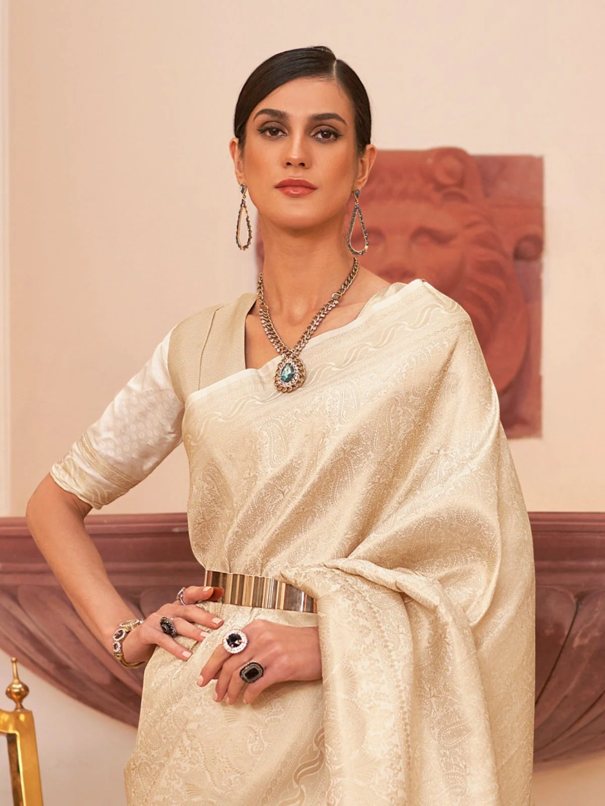Odette Cream Woven Design Silk Blend Saree With Unstitched Blouse For Women - Image 2