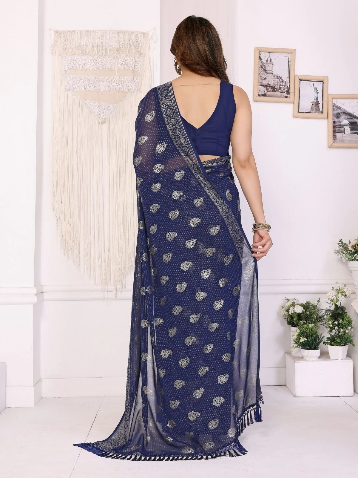 Odette Dark Blue Georgette Printed Saree For Women - Image 3