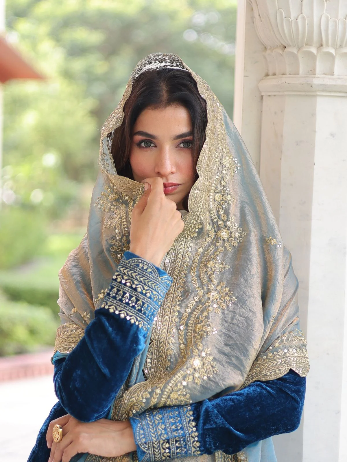 Odette Dark Blue Velvet Embellished Kurta Set For Women - Image 4