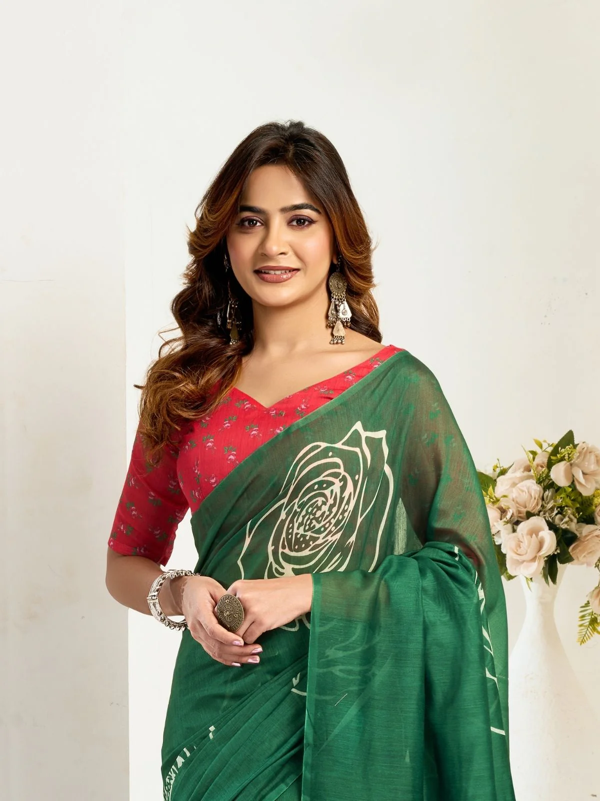 Odette Dark Green Cotton Linen Zari Work Saree For Women - Image 4