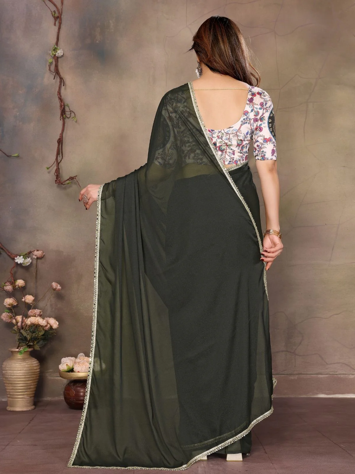 Odette Dark Green Georgette Plain Saree With Unstitched Blouse For Women - Image 2