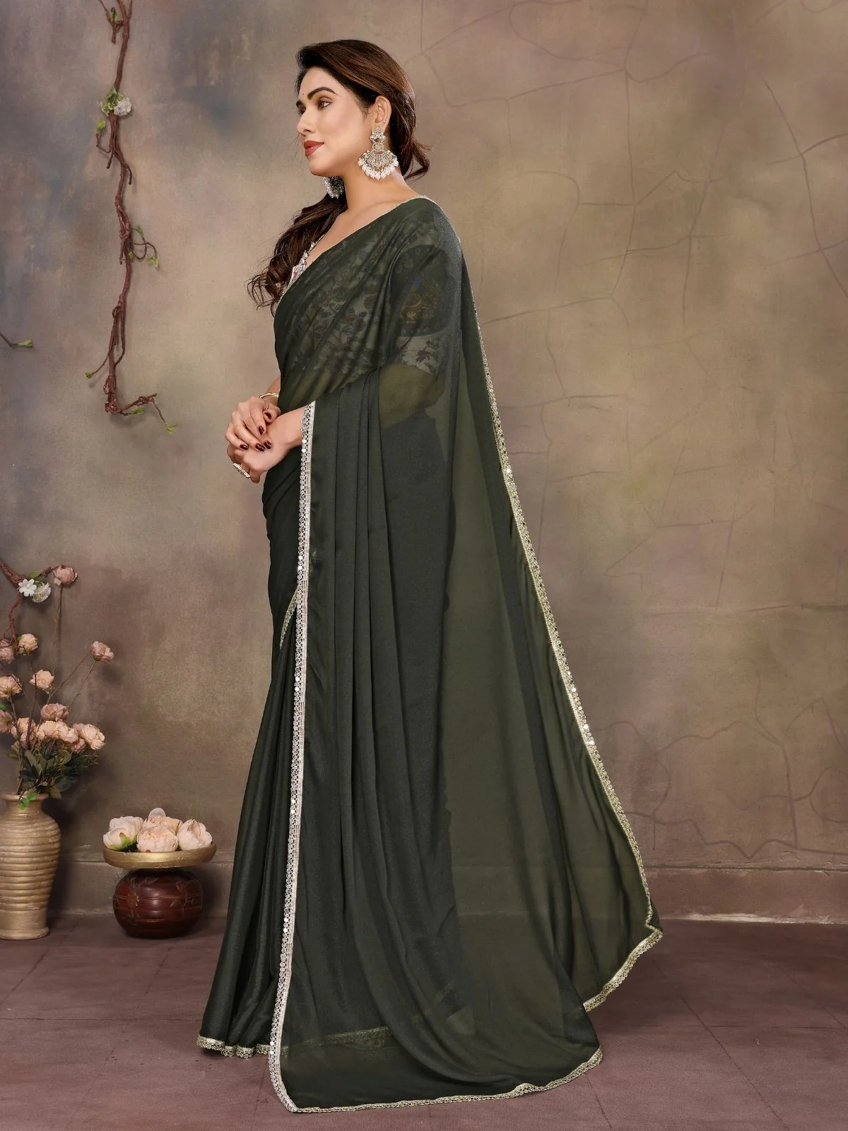 Odette Dark Green Georgette Plain Saree With Unstitched Blouse For Women - Image 3