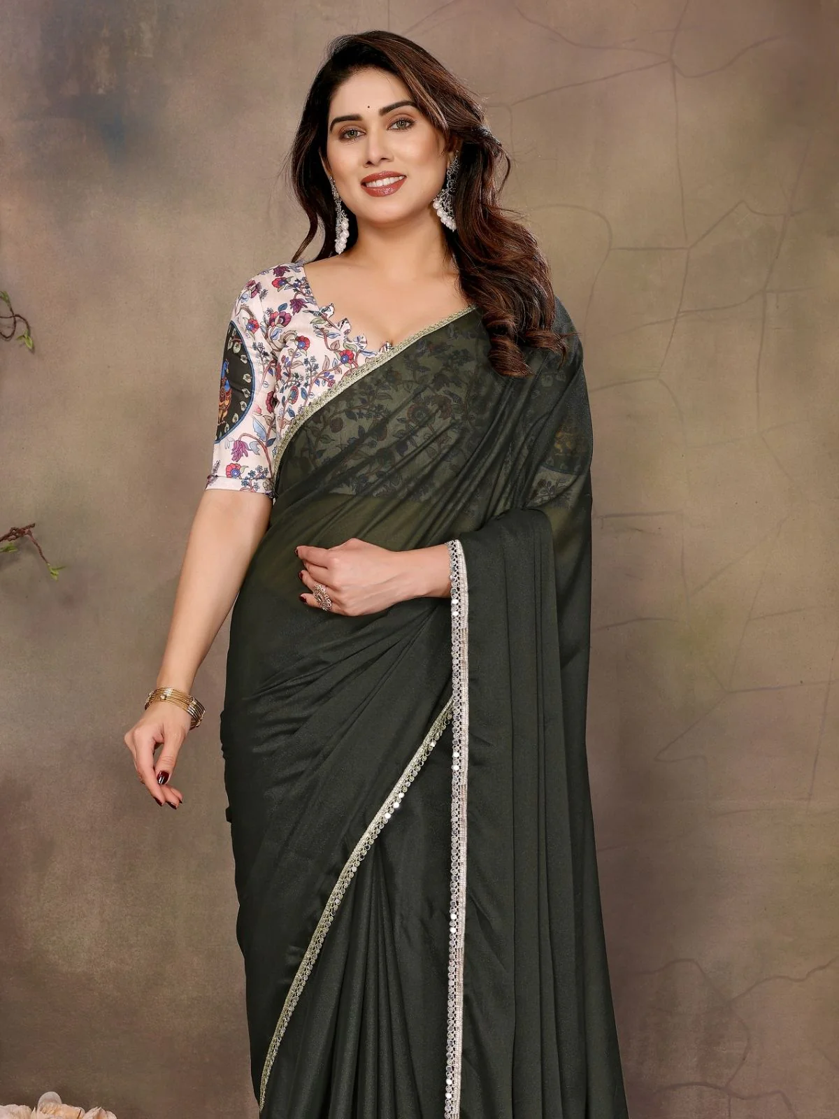 Odette Dark Green Georgette Plain Saree With Unstitched Blouse For Women - Image 5