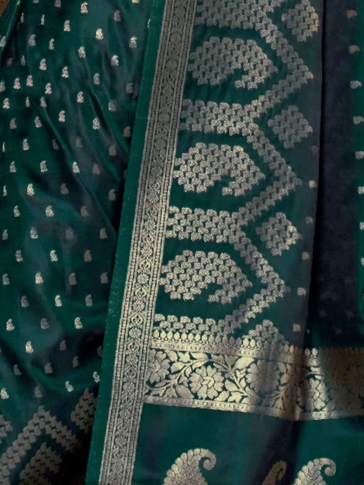 Odette Dark Green Satin Woven Saree With Unstitched Blouse For Women - Image 3