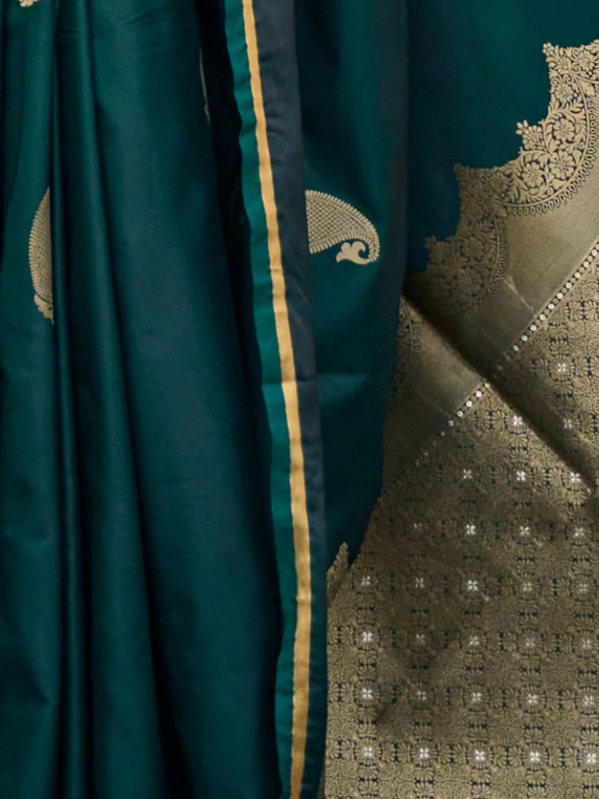 Odette Dark Green Satin Woven Saree With Unstitched Blouse For Women - Image 3