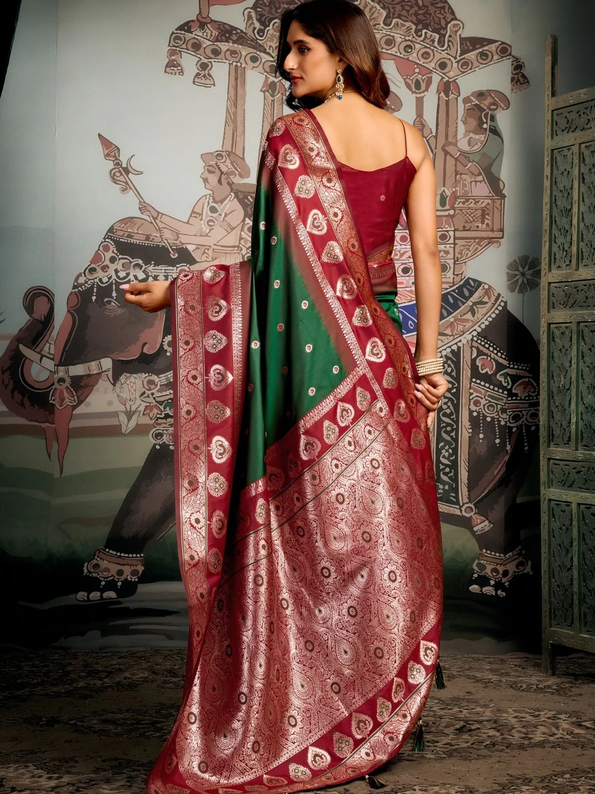 Odette Dark Green Silk Blend Woven Saree For Women - Image 4