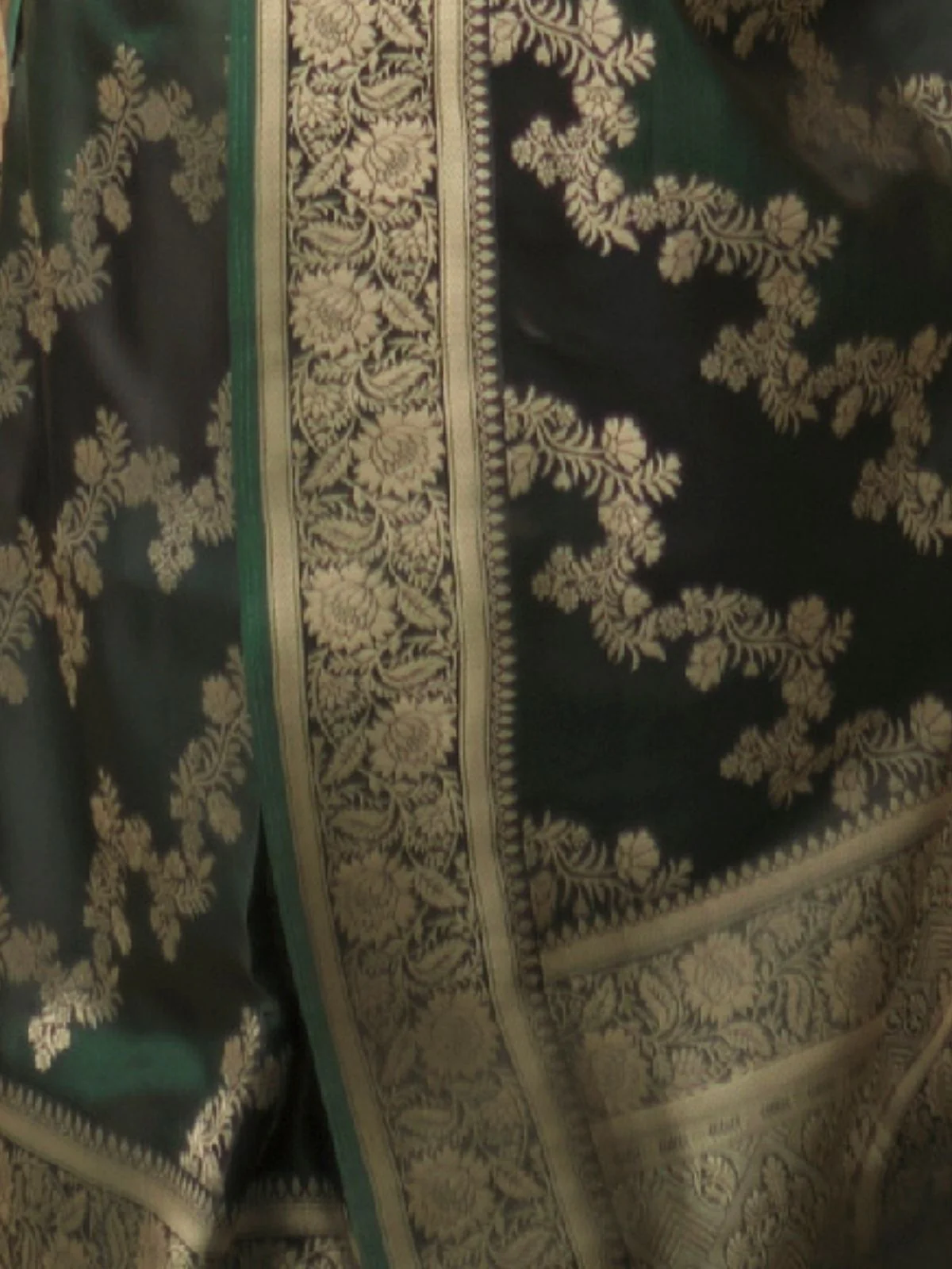 Odette Dark Green Silk Blend Woven Saree With Unstitched Blouse For Women - Image 3