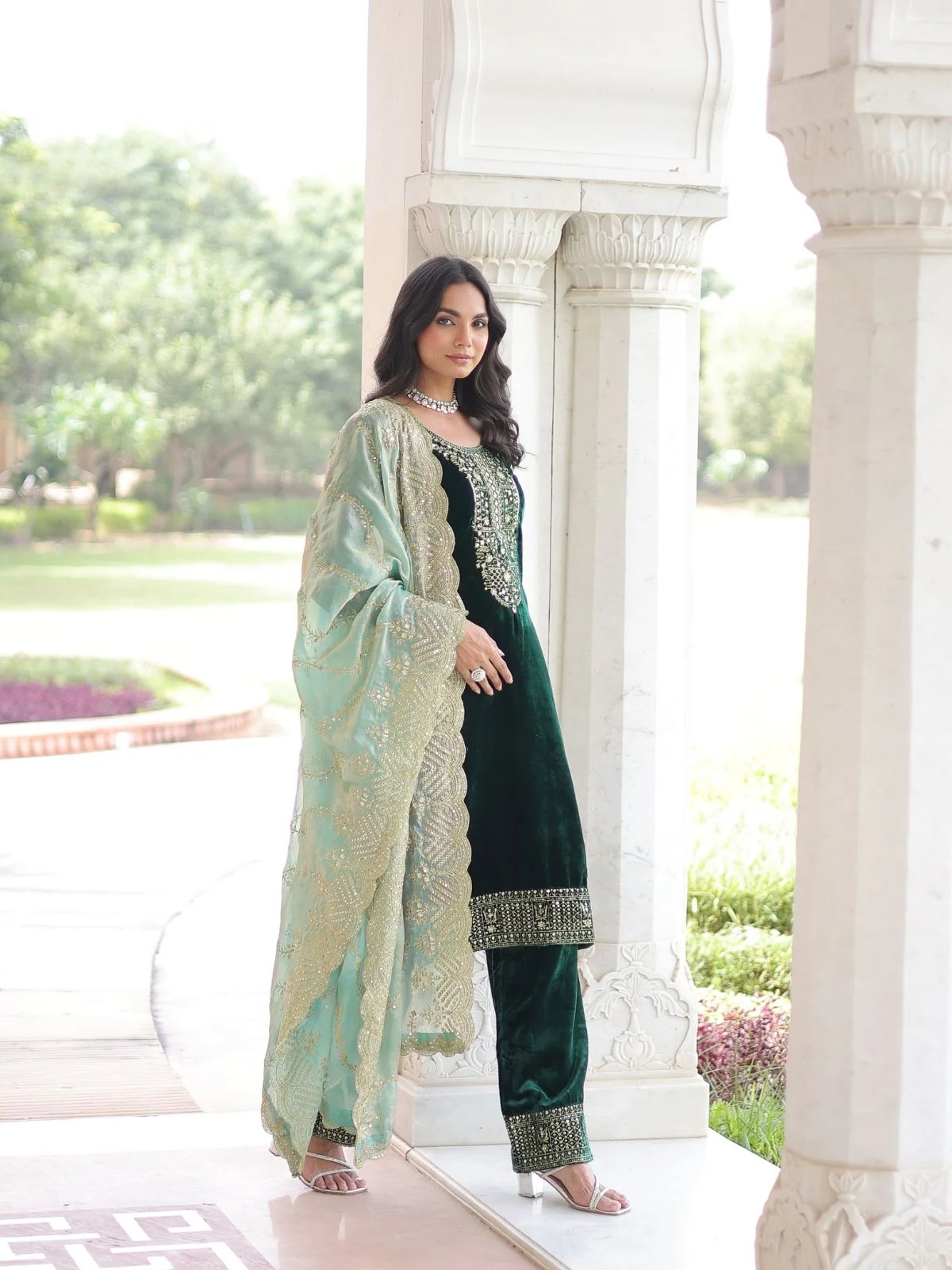 Odette Dark Green Velvet Embellished Kurta Set For Women - Image 2