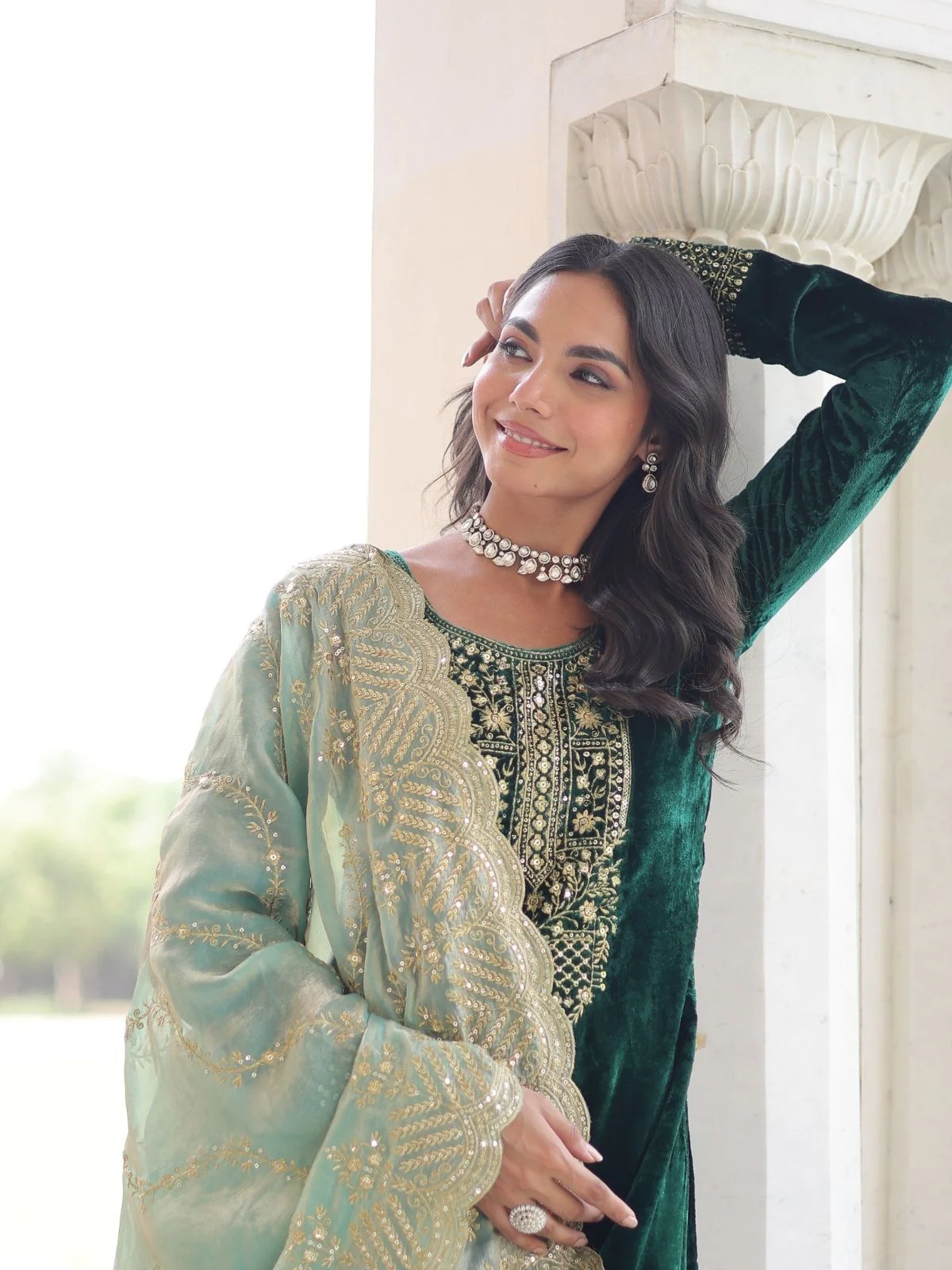 Odette Dark Green Velvet Embellished Kurta Set For Women - Image 4