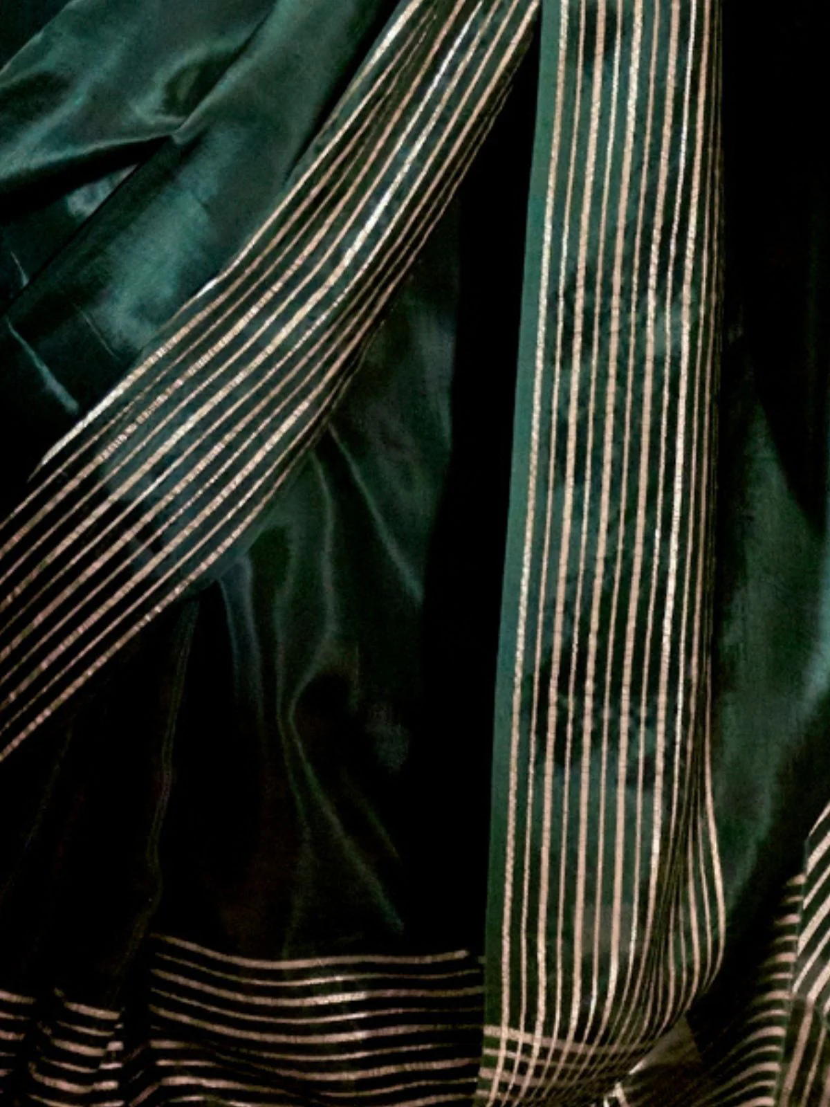Odette Dark Green Viscose Woven Saree With Unstitched Blouse For Women - Image 3