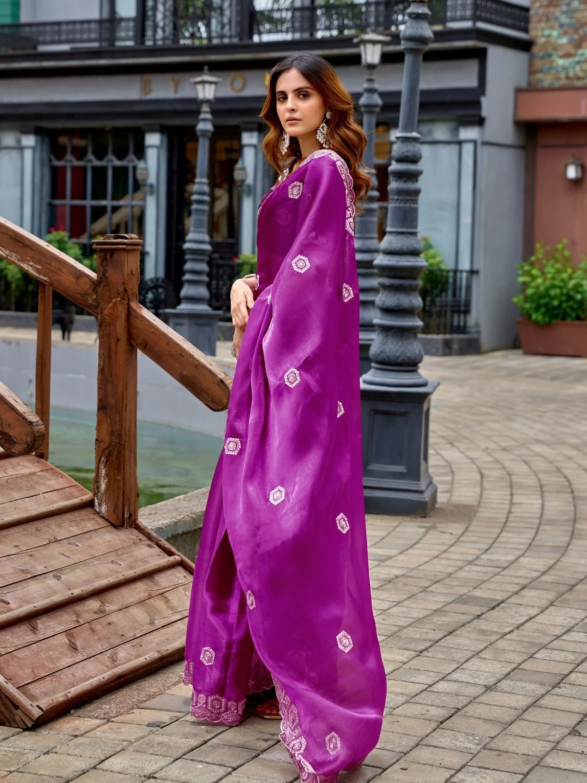 Odette Dark Magenta Chiffon Embellished Saree For Women - Image 2