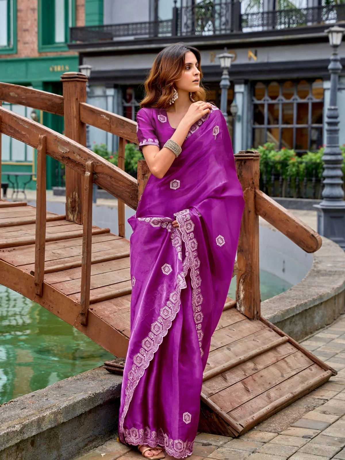 Odette Dark Magenta Chiffon Embellished Saree For Women - Image 3