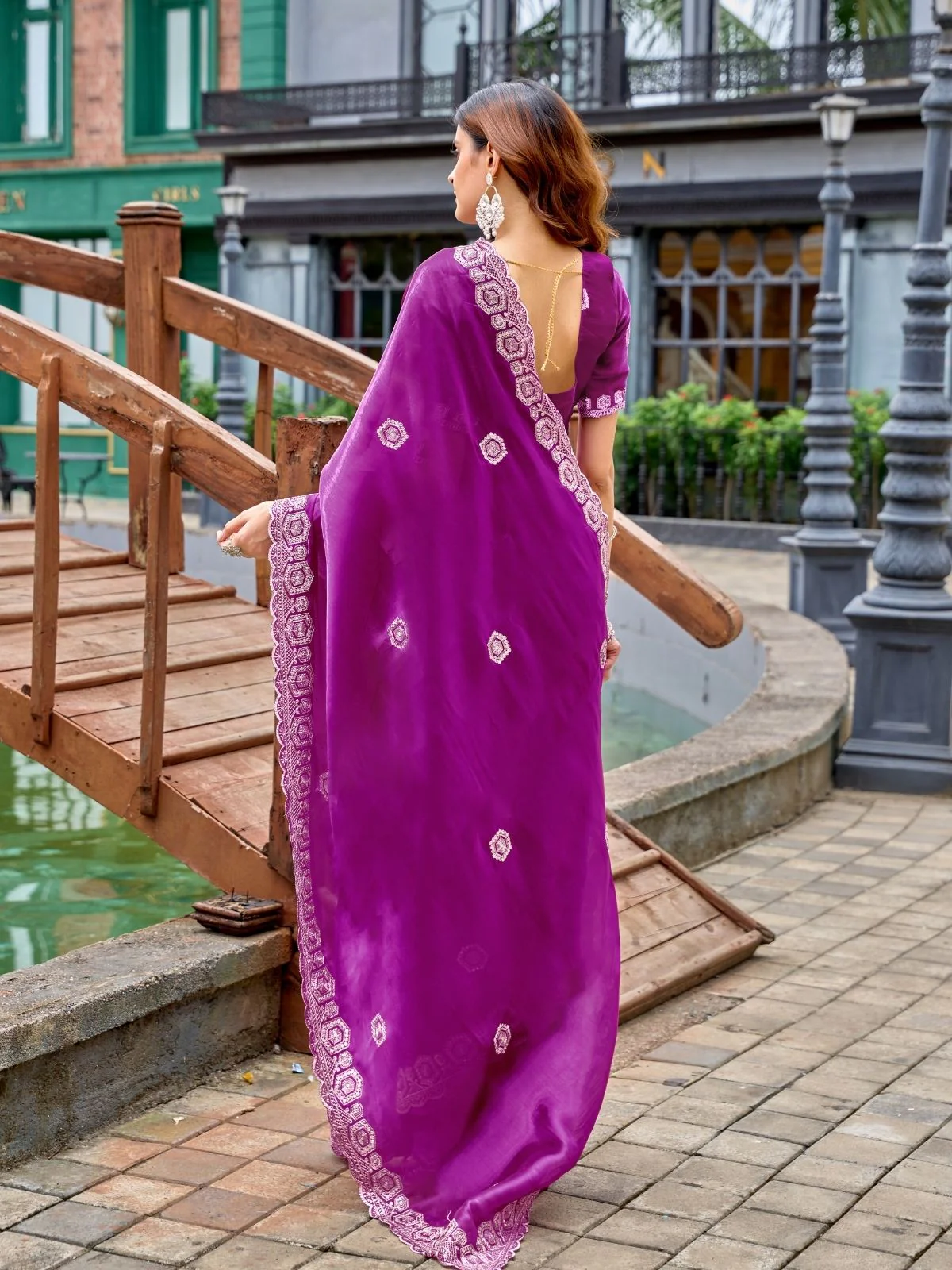 Odette Dark Magenta Chiffon Embellished Saree For Women - Image 4