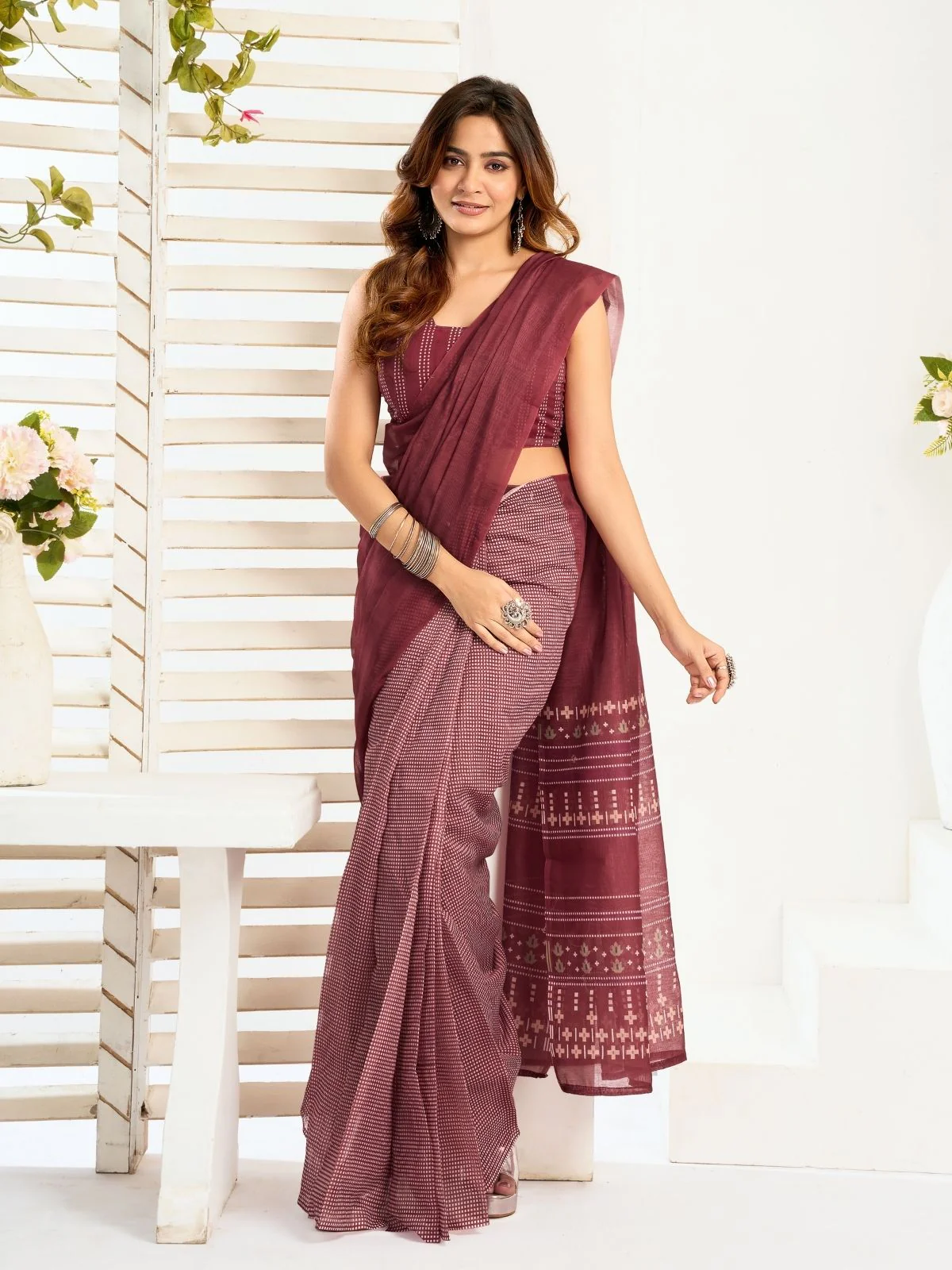 Odette Dark Mauve Cotton Linen Zari Work Saree For Women - Image 3