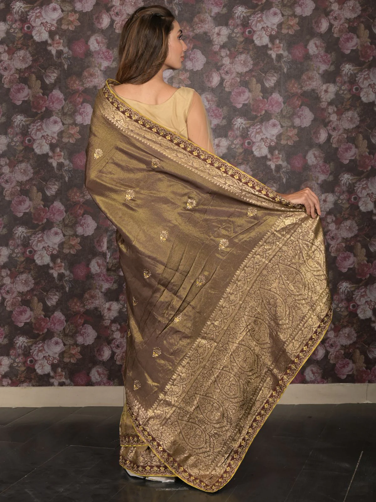 Odette Dark Olive Embroidered Silk Blend Saree with Unstitched Blouse for Women - Image 4