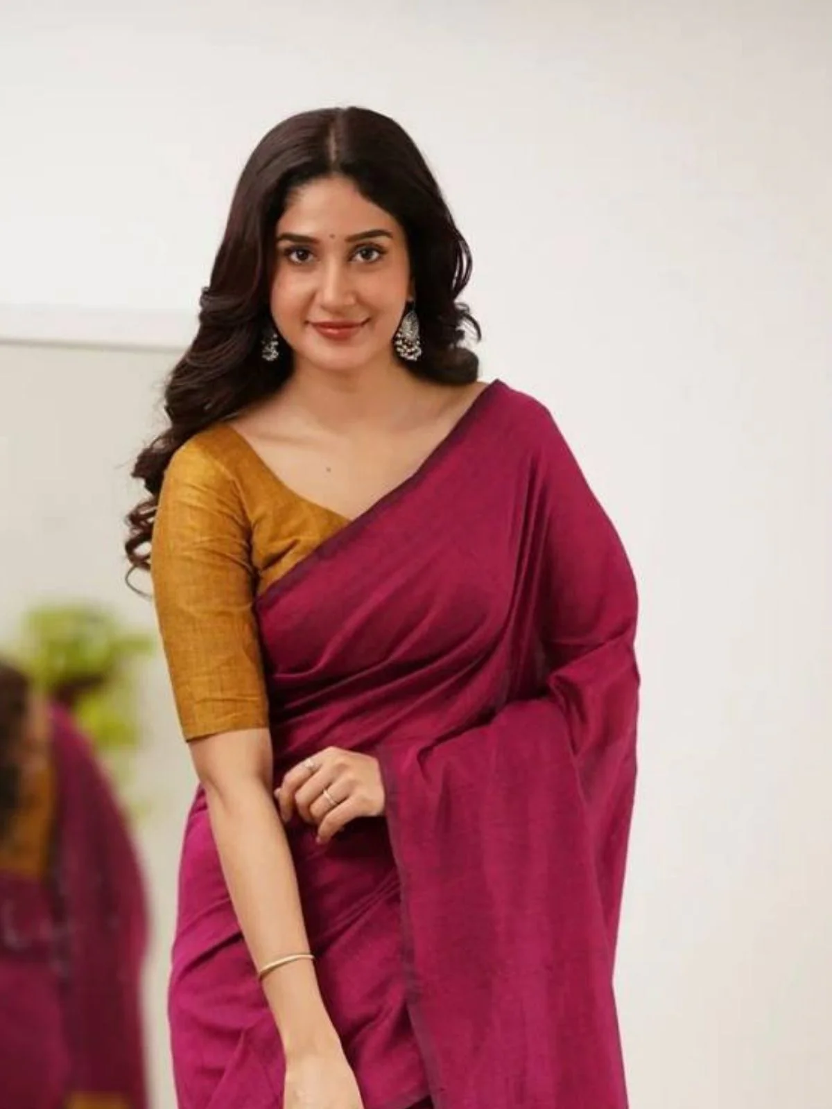 Odette Dark Pink Cotton Blend Solid Saree For Women - Image 3