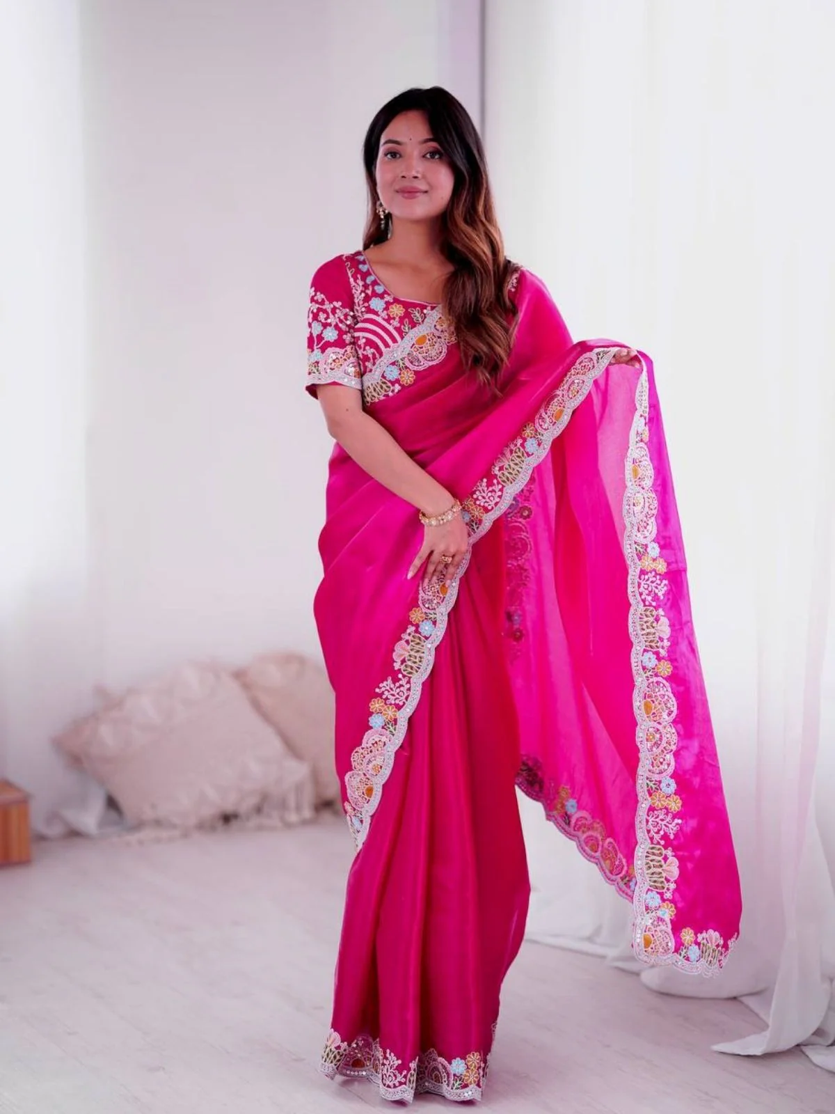 Odette Dark Pink Silk Blend Solid Saree For Women