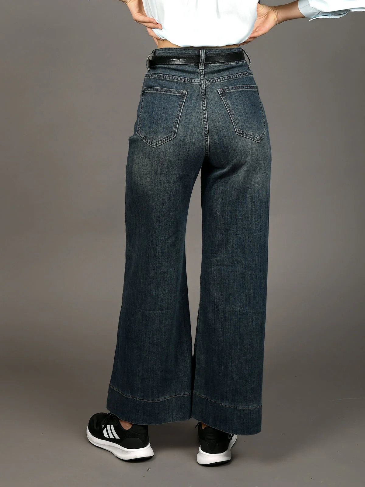 Odette Faded Blue Denim Solid Jeans For Women - Image 4