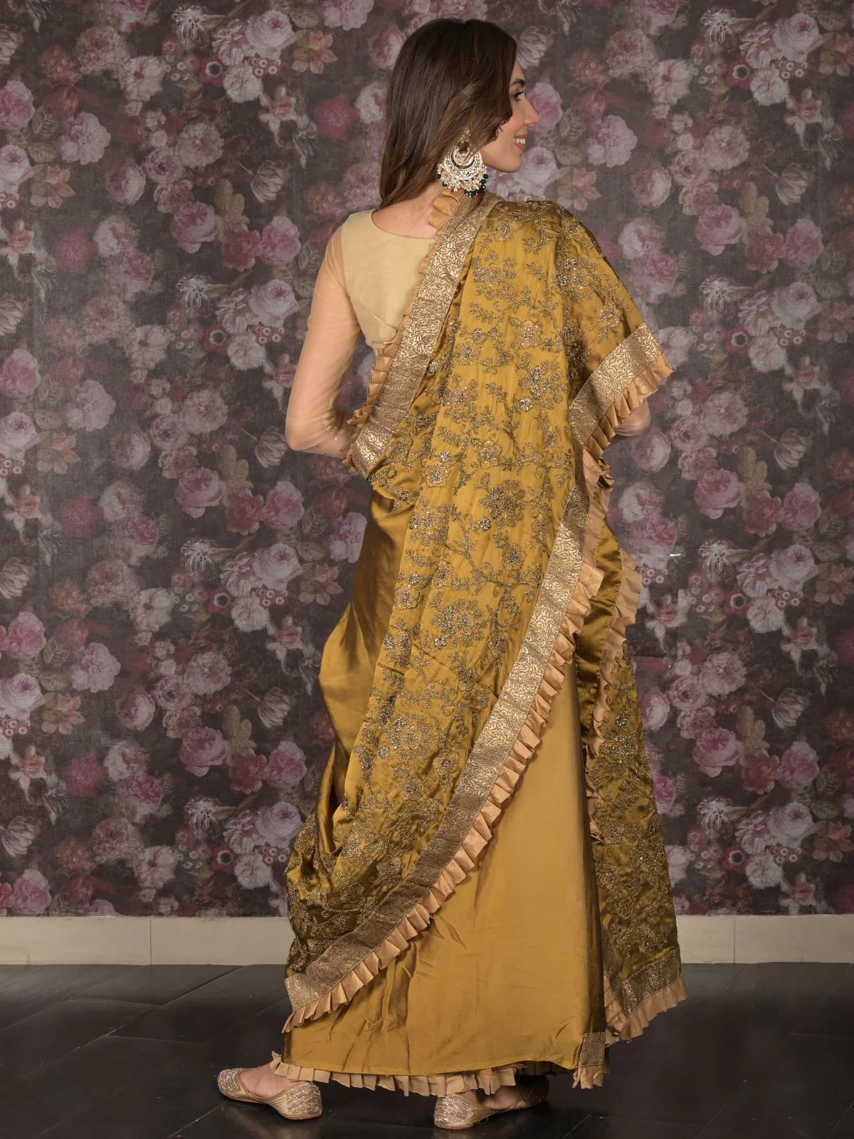 Odette Gold Crepe Embroidered Saree With Unstitched Blouse For Women - Image 4