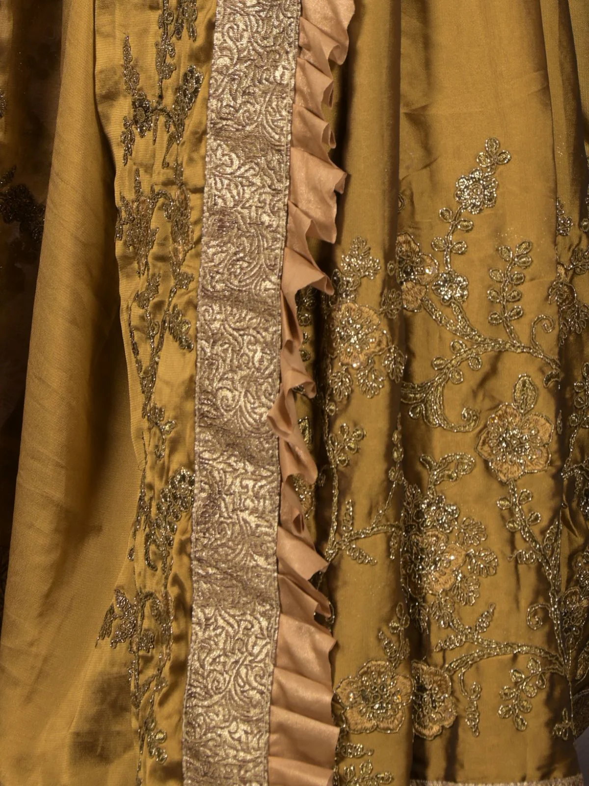 Odette Gold Crepe Embroidered Saree With Unstitched Blouse For Women - Image 5
