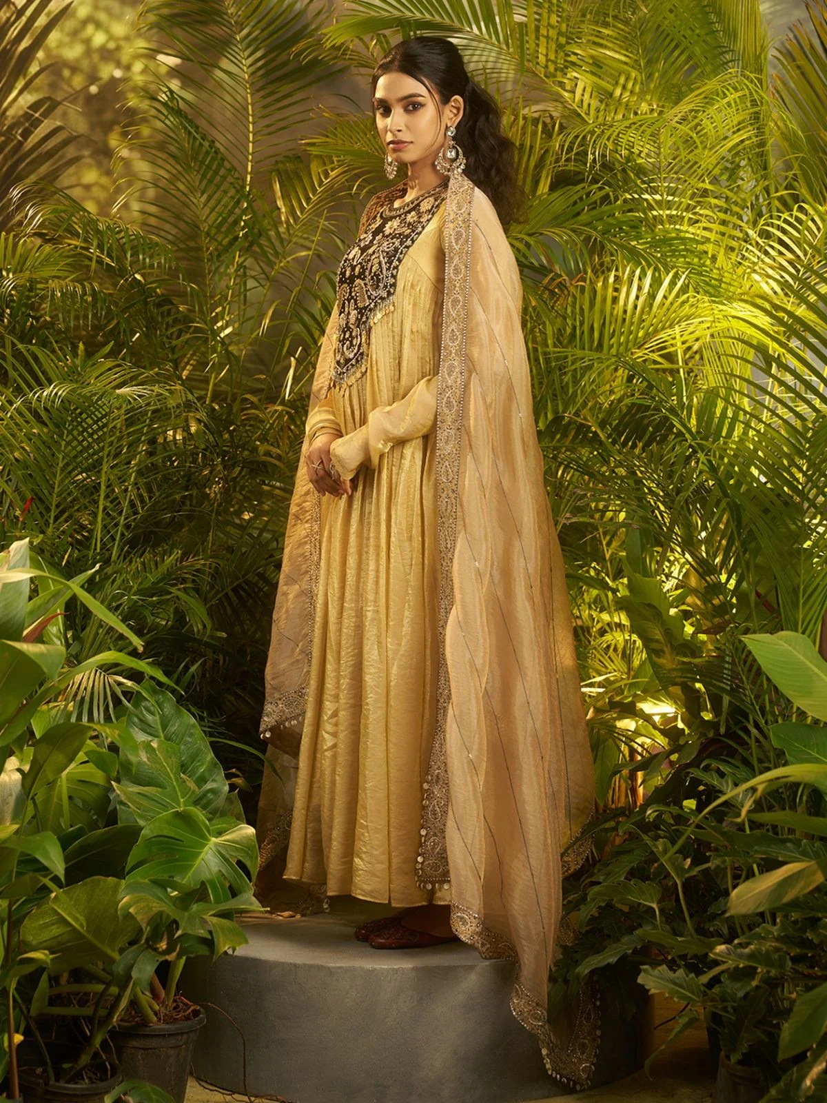 Odette Gold Organza Embellished Kurta Set For Women - Image 2