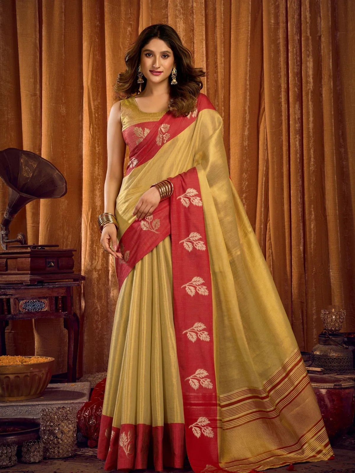 Odette Gold Silk Blend Woven Saree For Women - Image 3