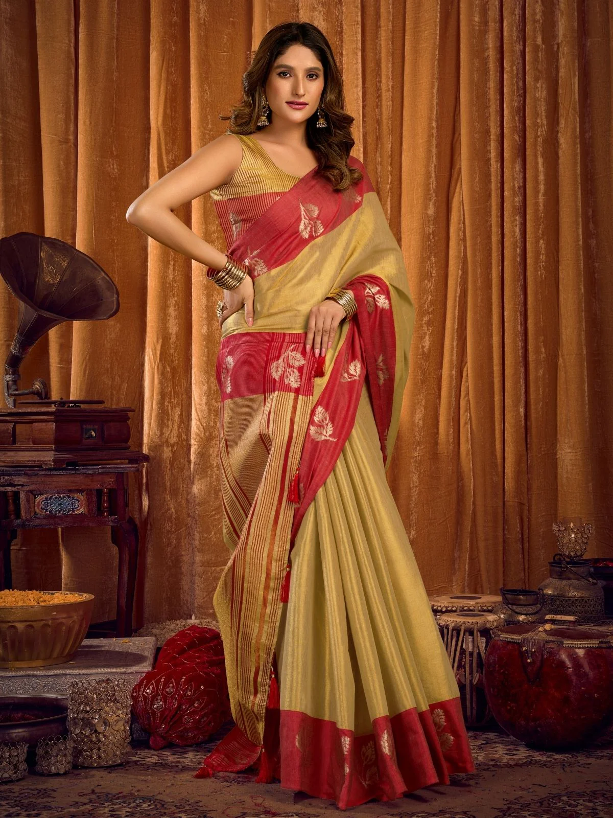 Odette Gold Silk Blend Woven Saree For Women - Image 5