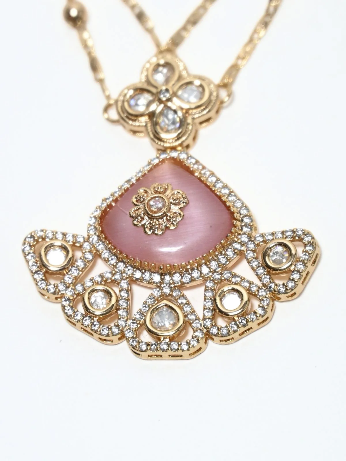 Odette Golden Alloy Kundan And Stone Jewellery Set For Women - Image 5