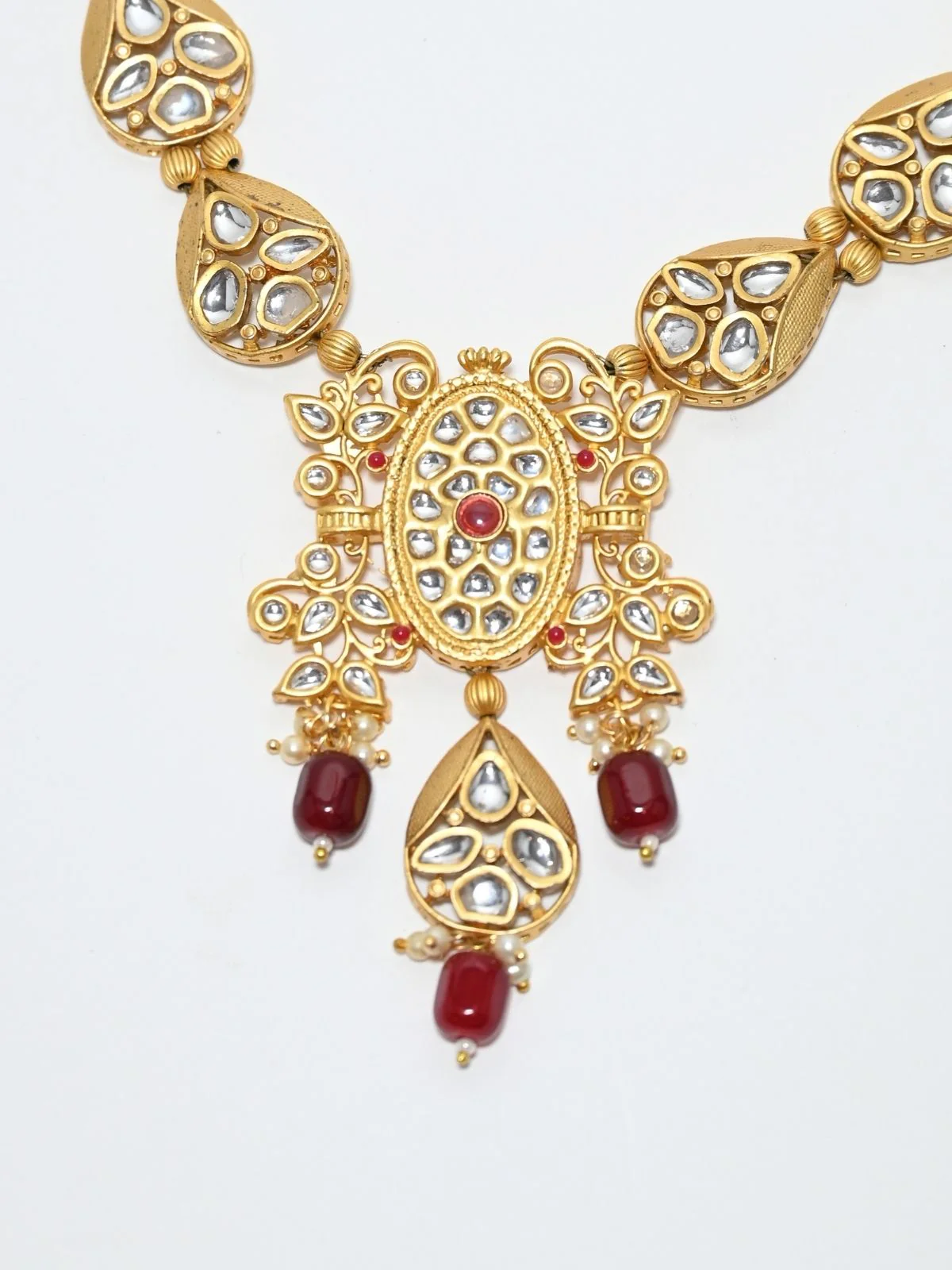 Odette Golden Alloy Kundan Jewellery Set For Women - Image 5