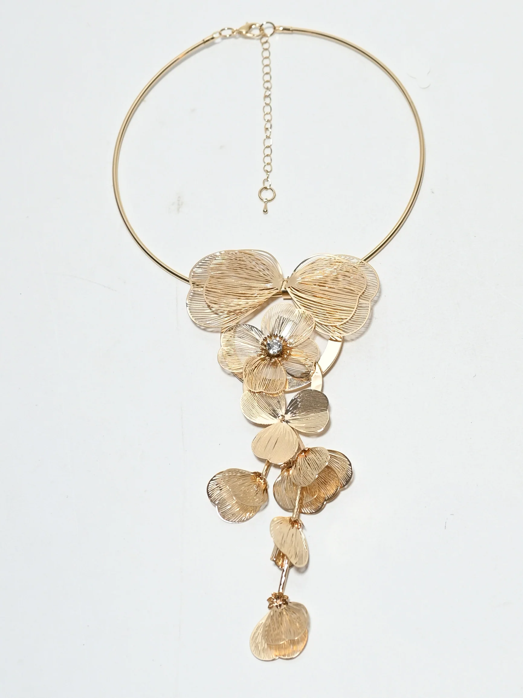 Odette Golden Alloy Metallic Design Jewellery Set For Women - Image 3