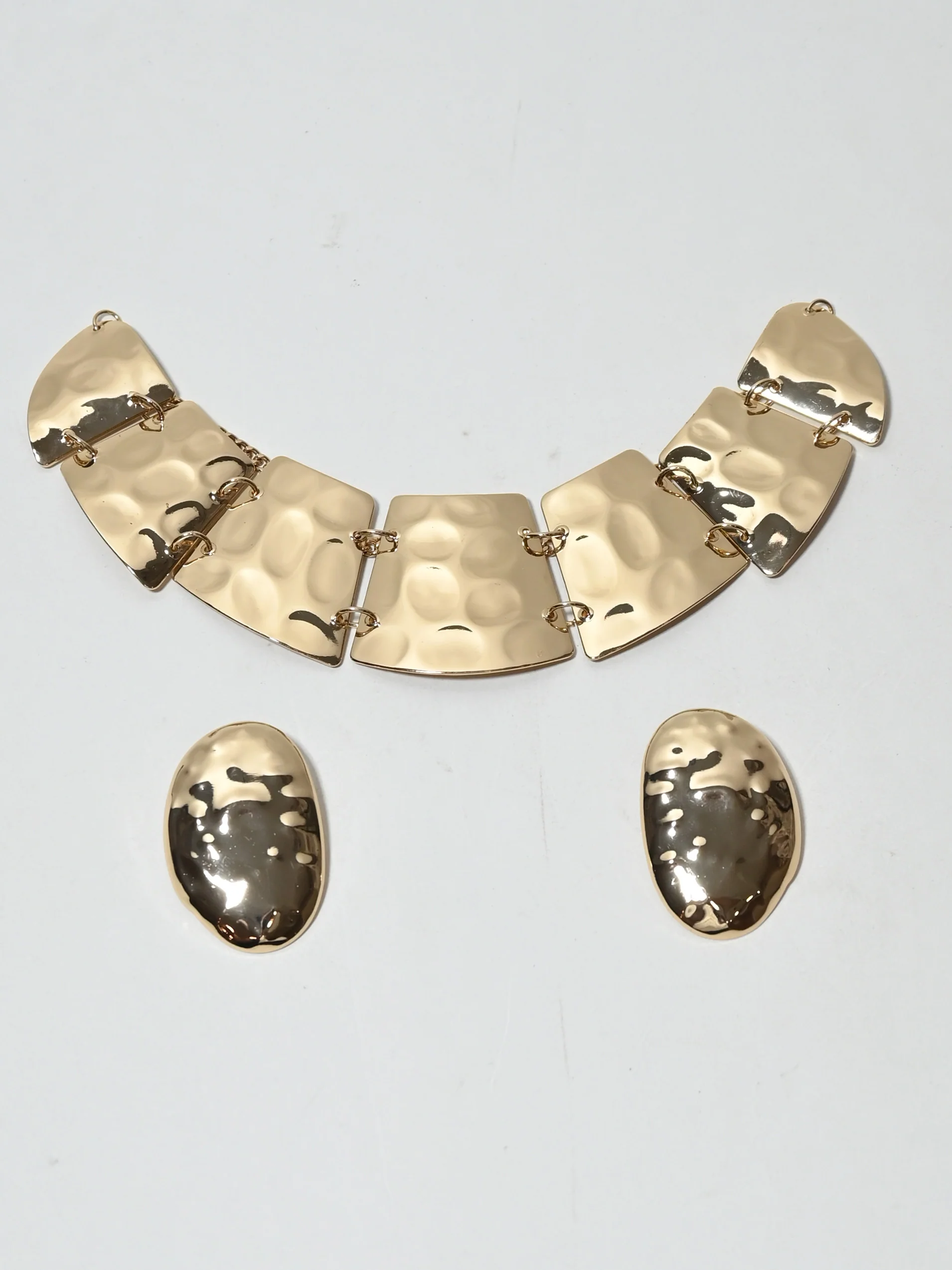 Odette Golden Alloy Metallic Design Jewellery Set For Women - Image 2