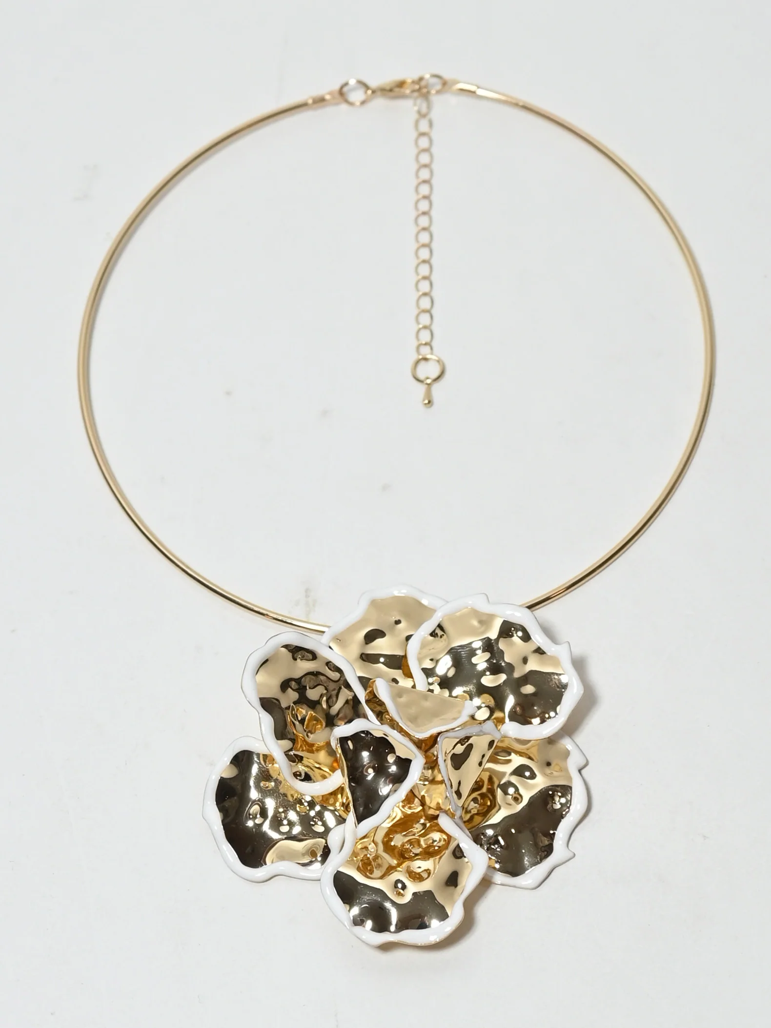 Odette Golden Alloy Metallic Design Jewellery Set For Women - Image 4