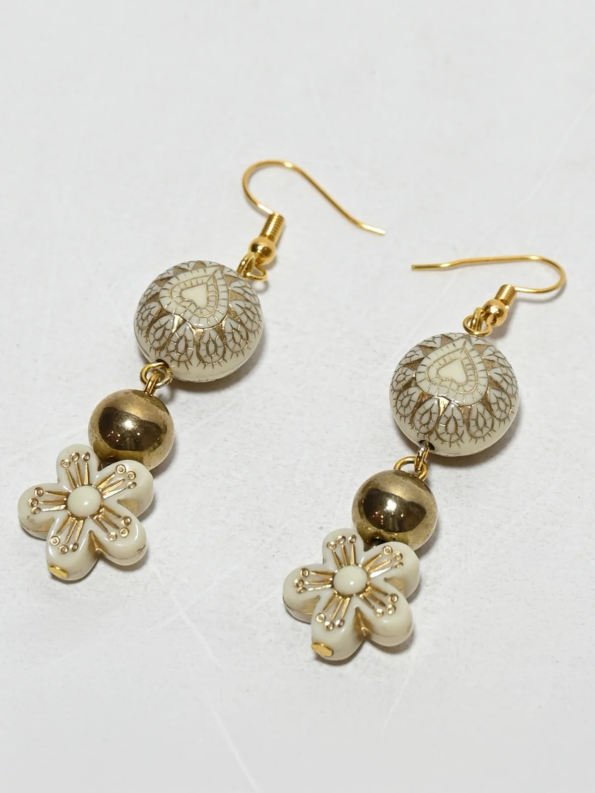 Odette Golden Alloy Pearl Jewellery Set For Women - Image 2