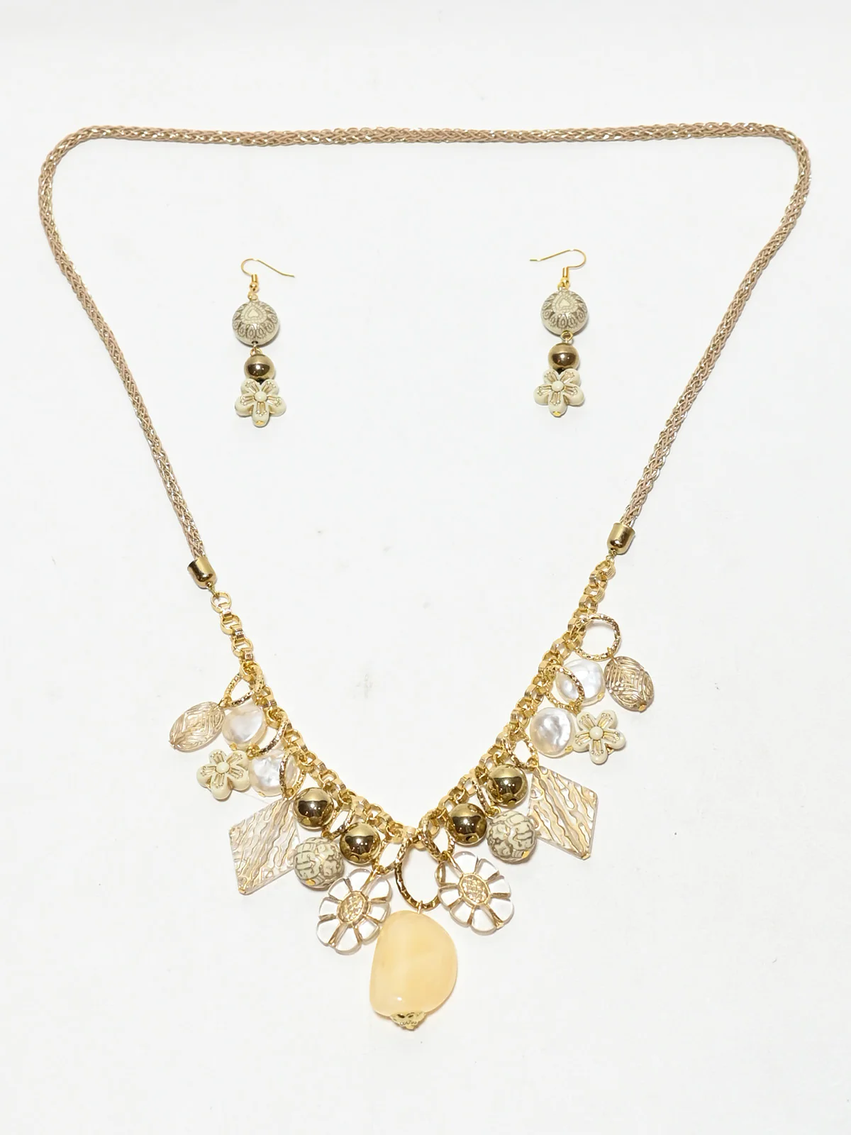 Odette Golden Alloy Pearl Jewellery Set For Women - Image 4